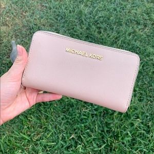 Michael kors wallet
